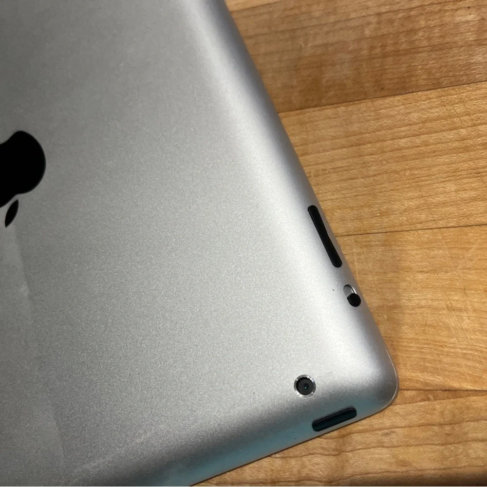 iPad 2 w/headphones & cable